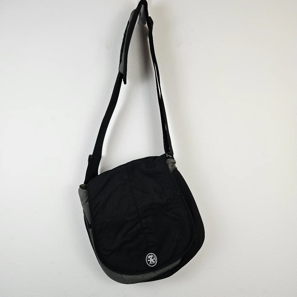 Crumpler The Luncheon Laptop Messenger Crossbody Bag - Black w/ grey